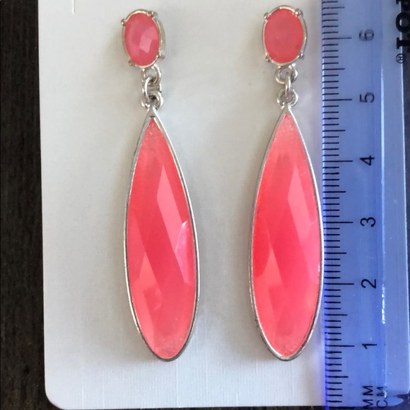 Pink drop & dangle earrings - Picture 4 of 4